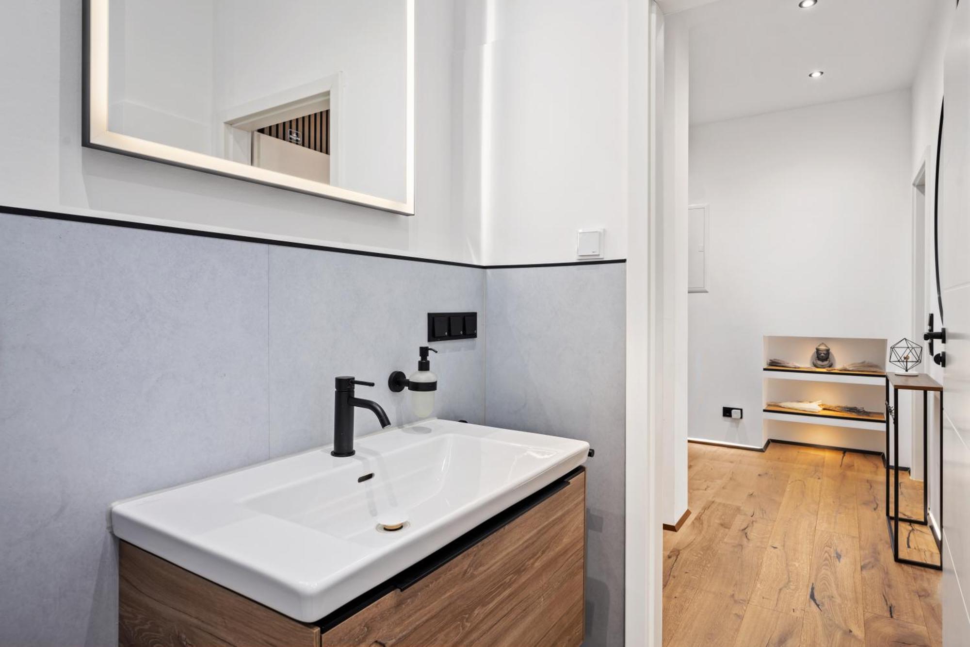 Edler Wohnraum Luxurioeses Stadtstudio Mit Balkon, Kaffeevollautomat & Klima اتسوكو المظهر الخارجي الصورة